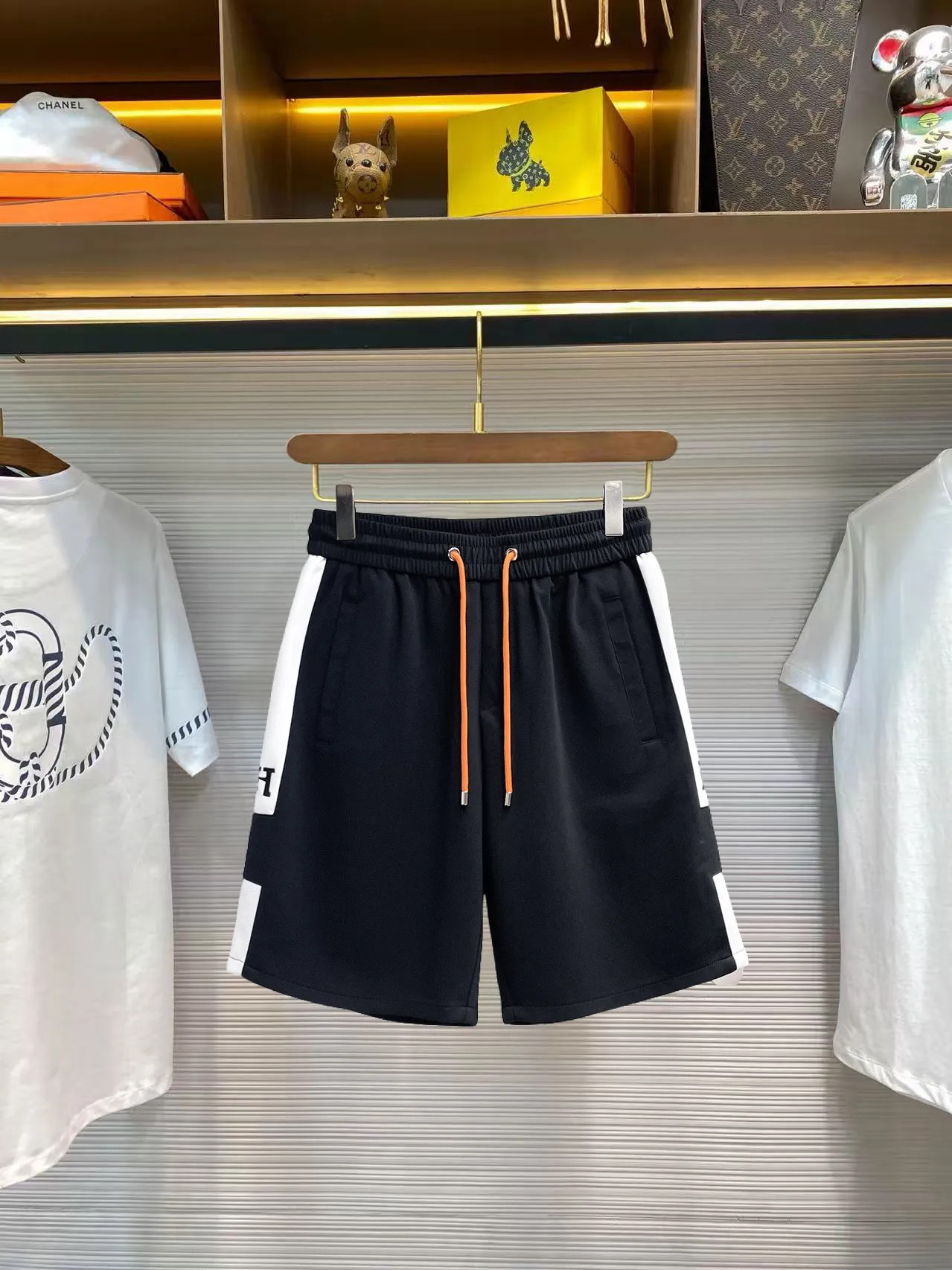 Hermès three-standard complete 2026 summer New Arrival men's casual shorts, advanced custom-made Breathable fabric, Breathable fabric, extremely stretchy and comfortable, impeccable details, top-grade accessories, original logo design concept, delicate and soft feel! The upper body fit is awesome! Size: M-XXXL Please state your height and weight when ordering